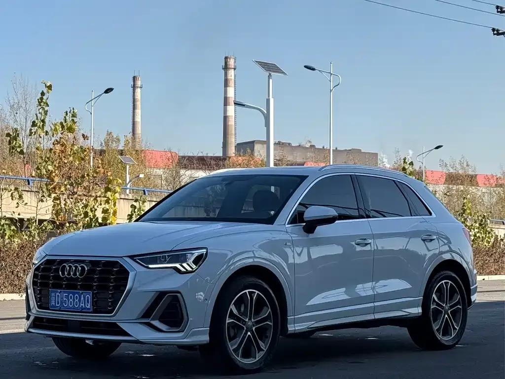 Audi Q3 — фото 1