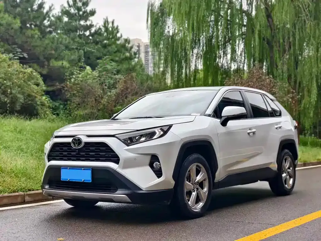 Toyota RAV4 2023 из CN, фото 1