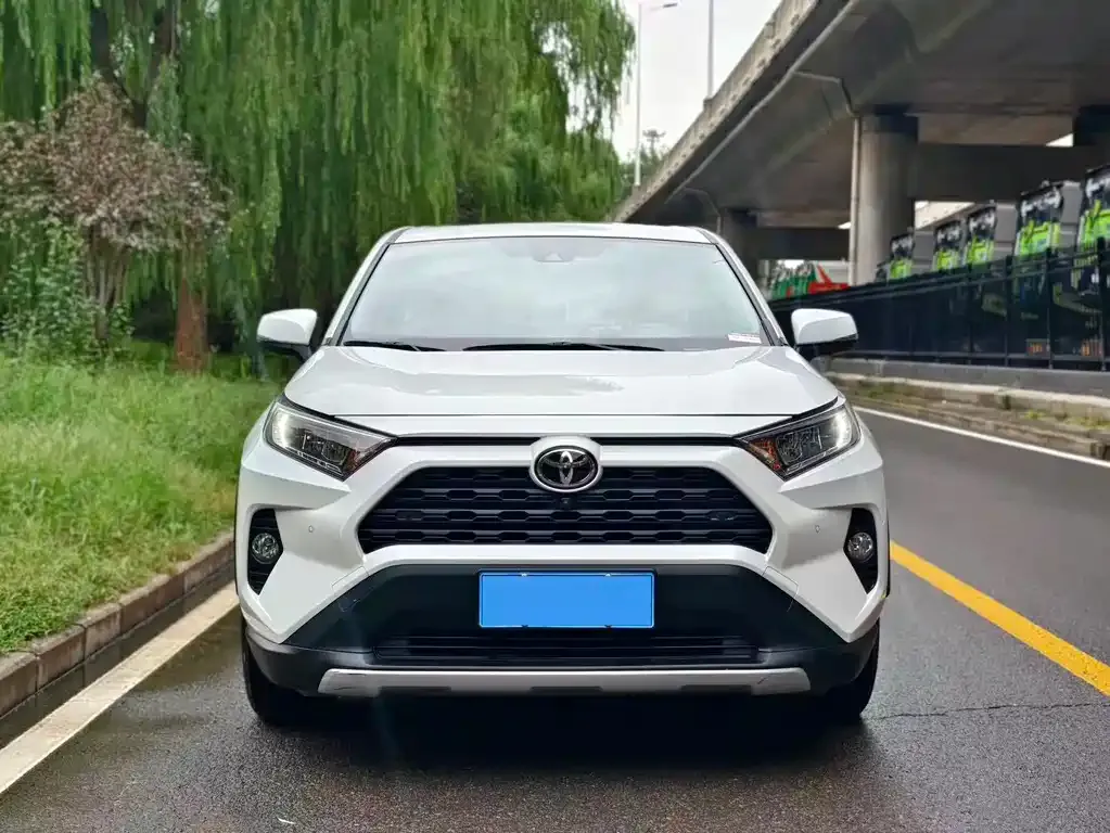 Toyota RAV4 2023 из CN, фото 5
