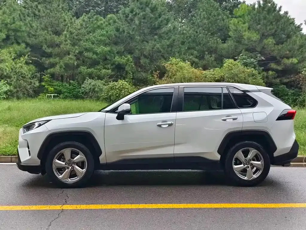 Toyota RAV4 2023 из CN, фото 10