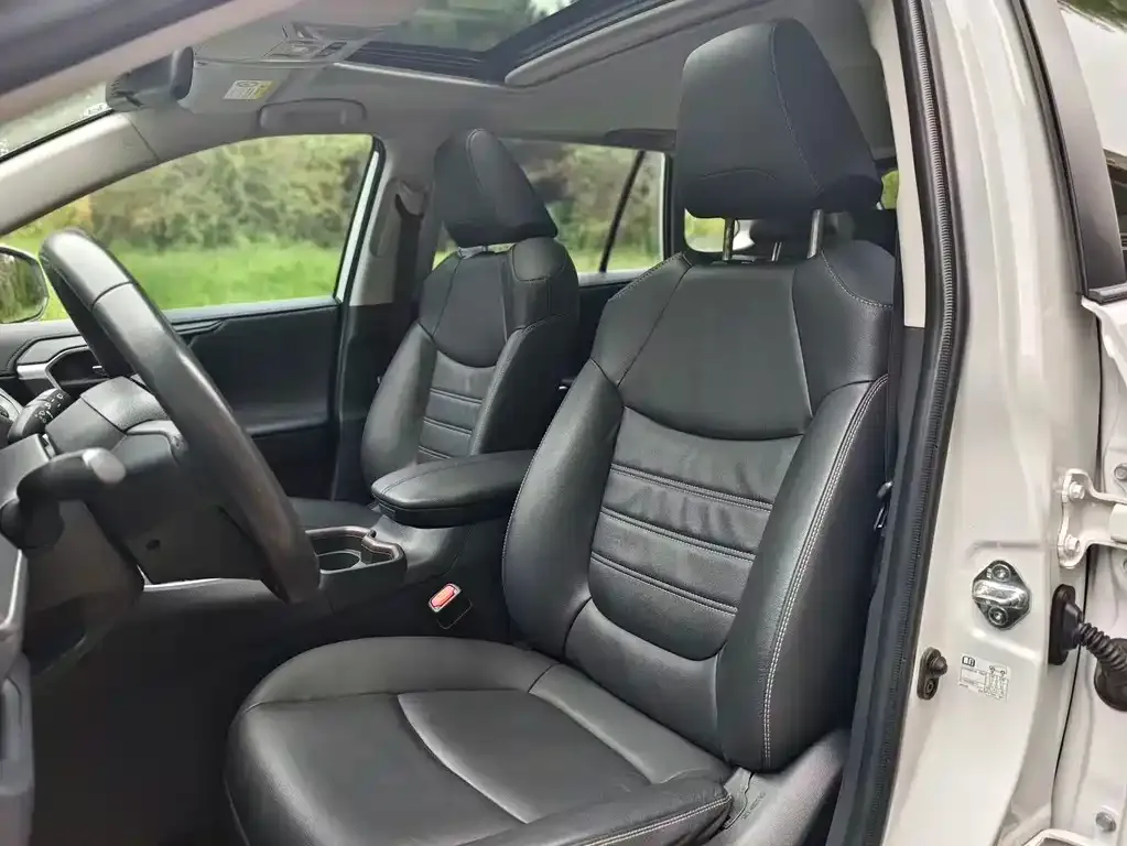 Toyota RAV4 2023 из CN, фото 7