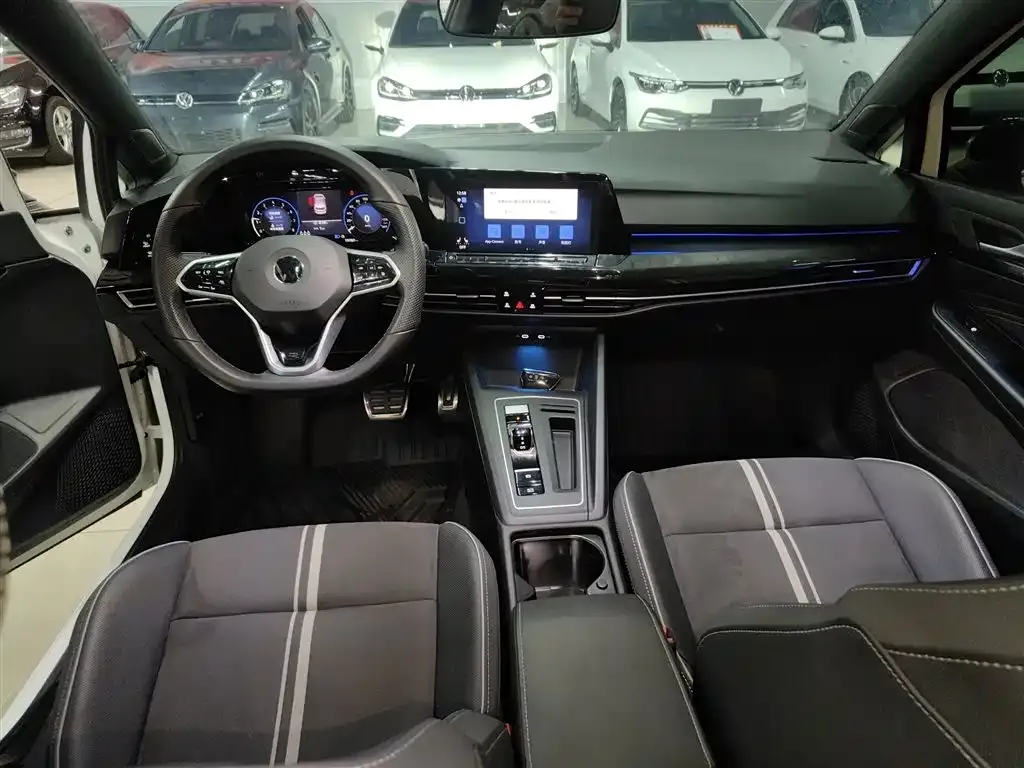 Volkswagen Golf 2024 из CN, фото 10