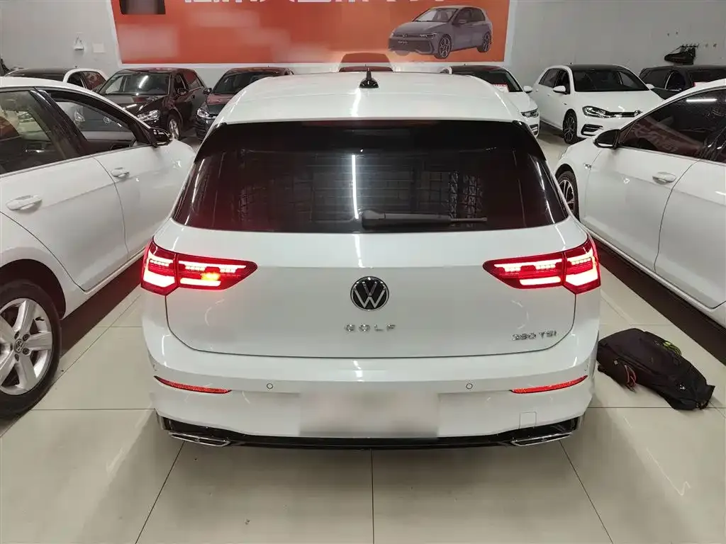Volkswagen Golf 2024 из CN, фото 6