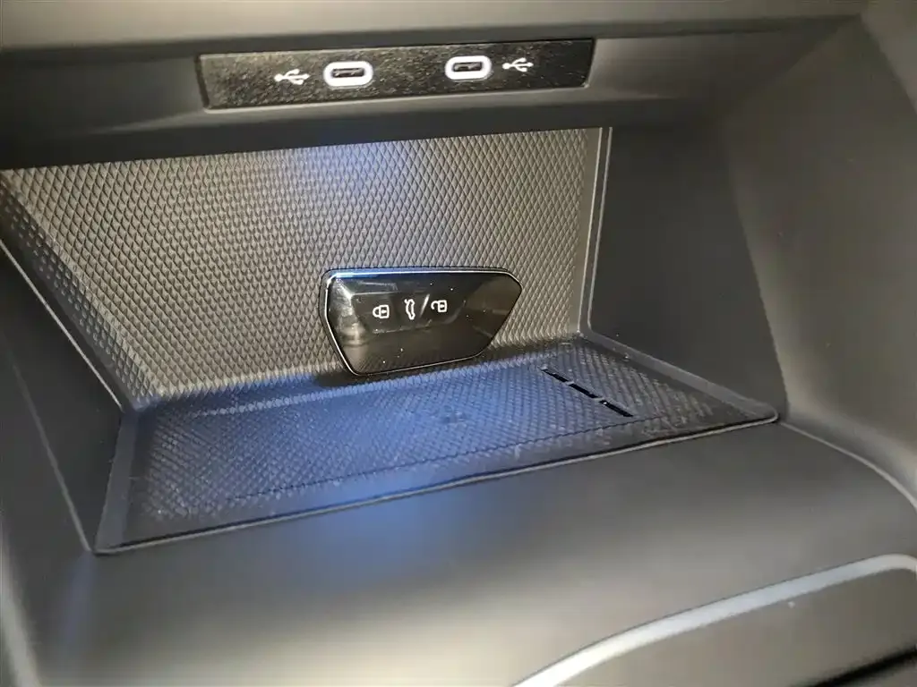 Volkswagen Golf 2024 из CN, фото 9