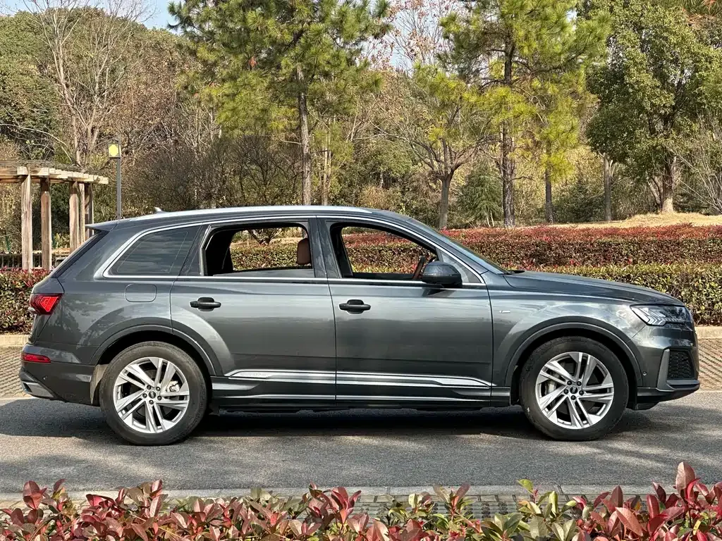 Audi Q7 — фото 9