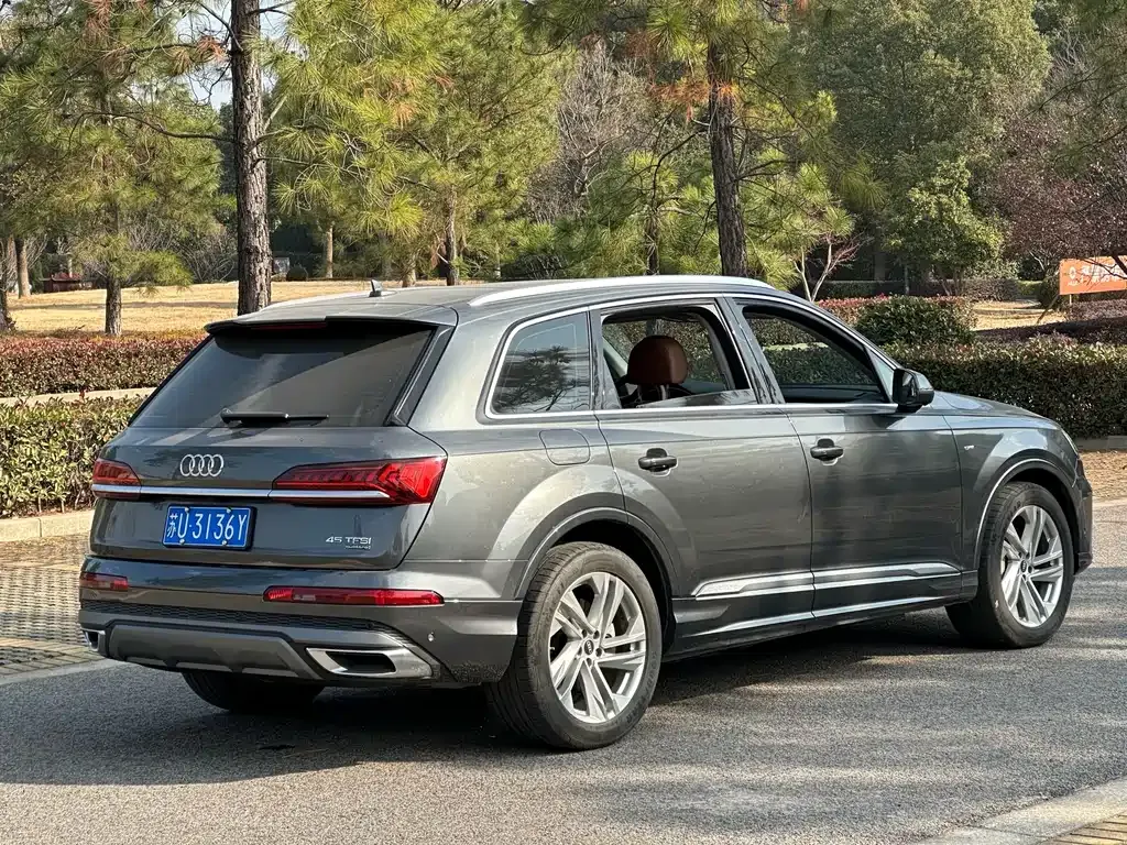 Audi Q7 — фото 8