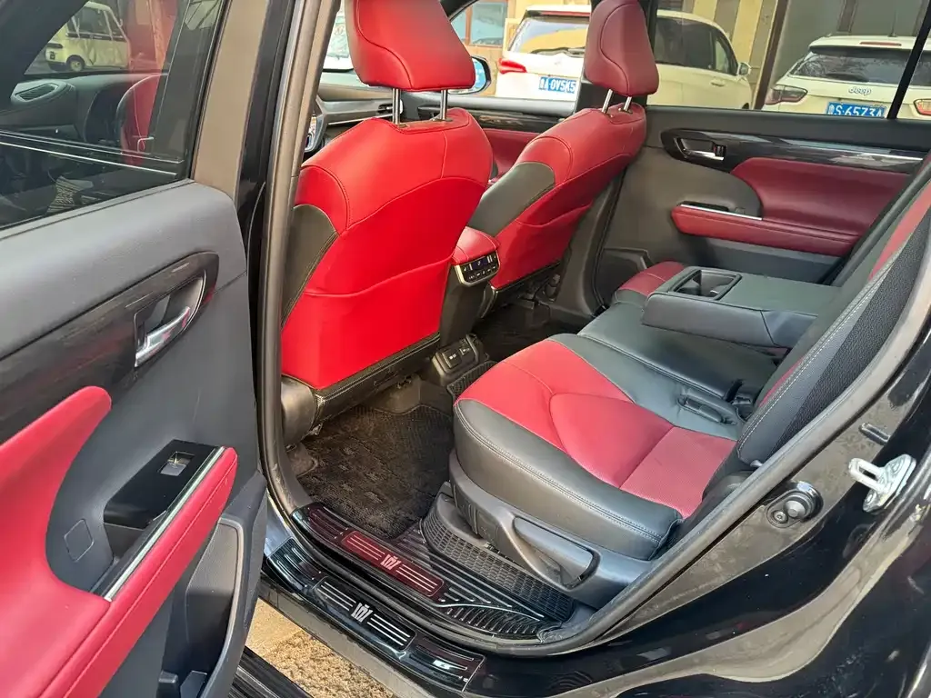 Toyota Crown Kluger 2022 из CN, фото 7