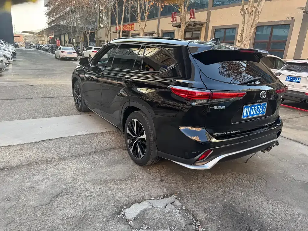 Toyota Crown Kluger 2022 из CN, фото 8