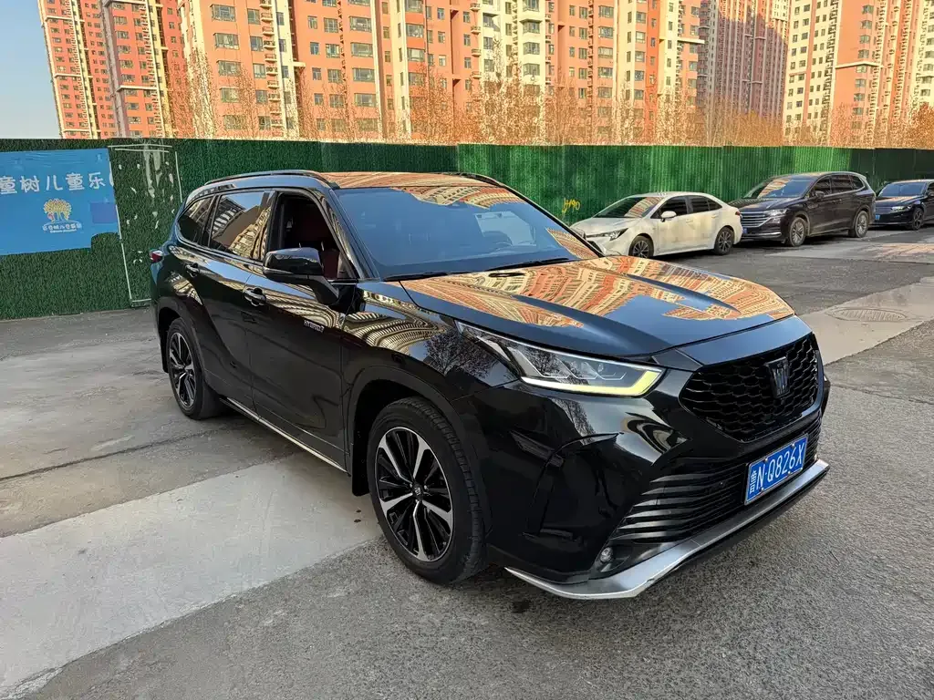 Toyota Crown Kluger 2022 из CN, фото 10