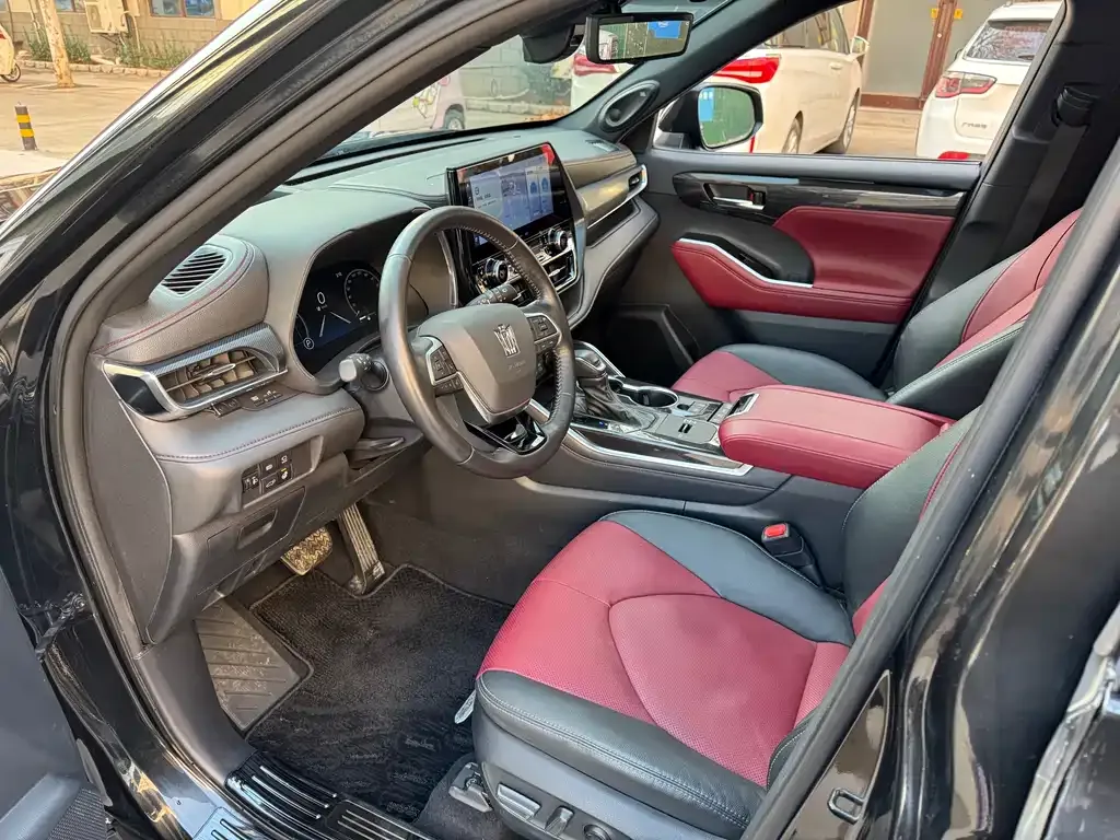 Toyota Crown Kluger 2022 из CN, фото 3