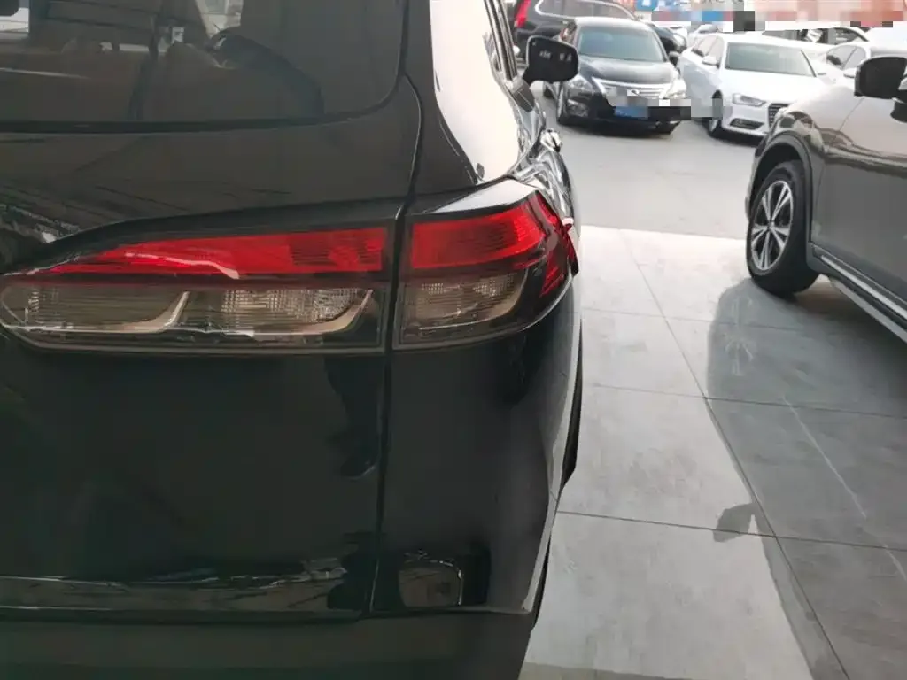Toyota Frontlander 2023 из CN, фото 8