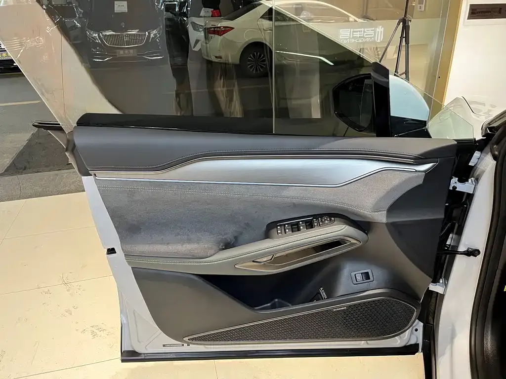 BYD L EV 2025 из CN, фото 8