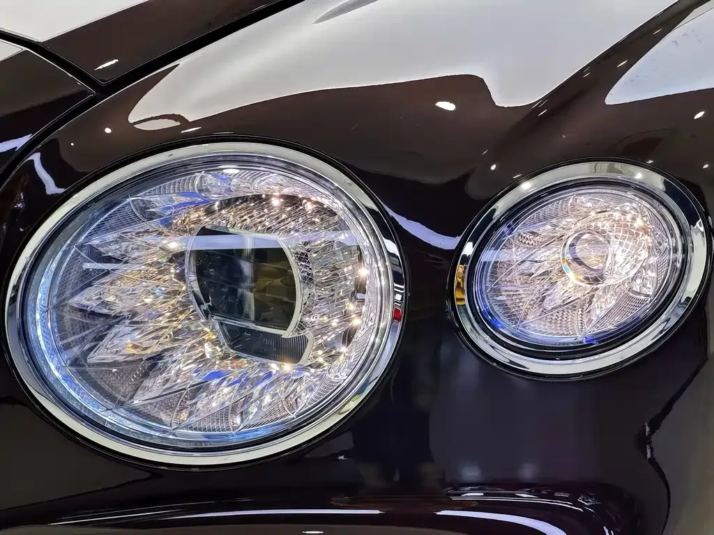 Bentley Flying Spur 2023 из CN, фото 10