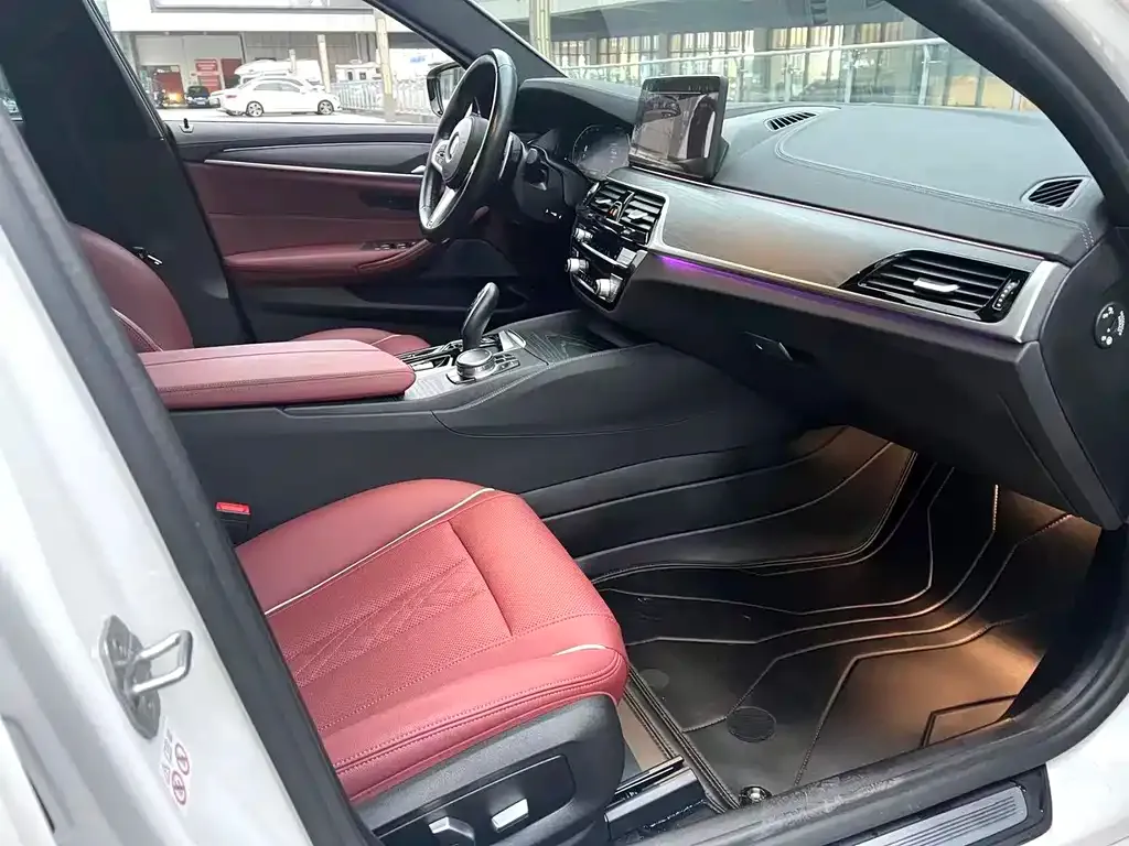 BMW 5 Series 2022 из CN, фото 9
