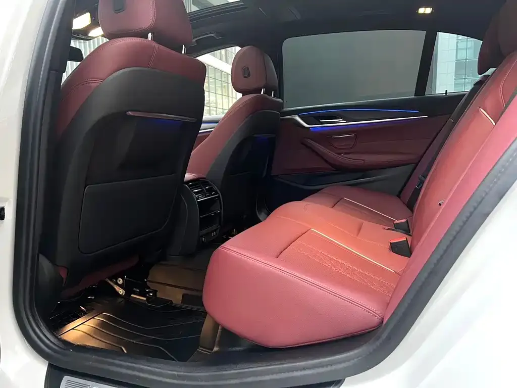 BMW 5 Series 2022 из CN, фото 2