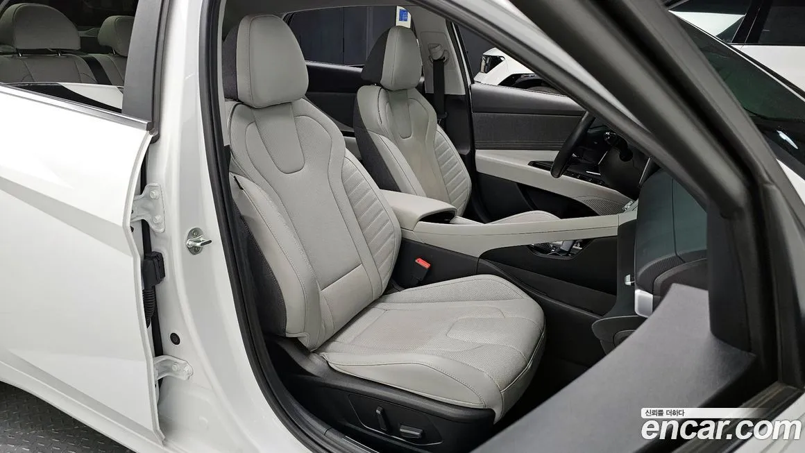 Hyundai AVANTE 2023 из KR, фото 2