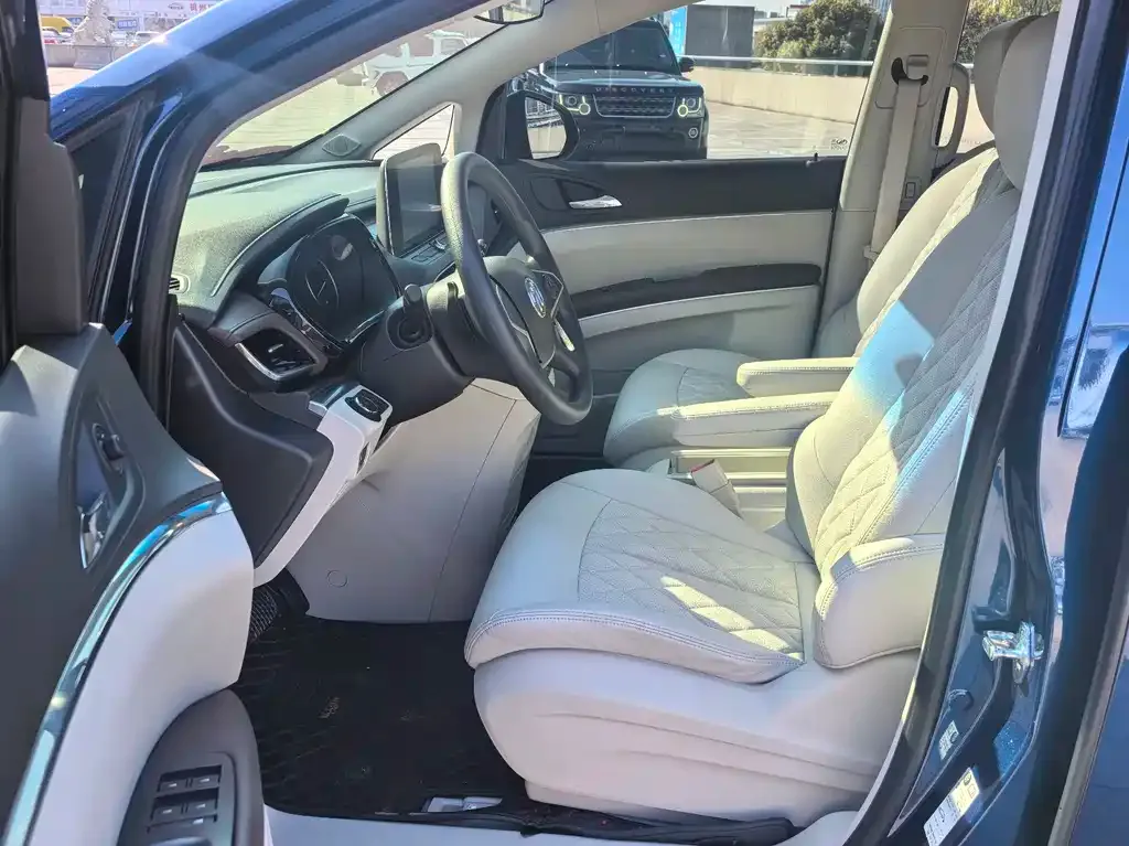 Buick GL8 2023 из CN, фото 3