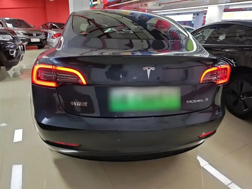 Tesla Model 3 — фото 6