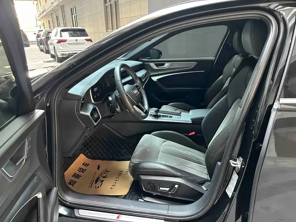 Audi A6L 2024 из CN, фото 8