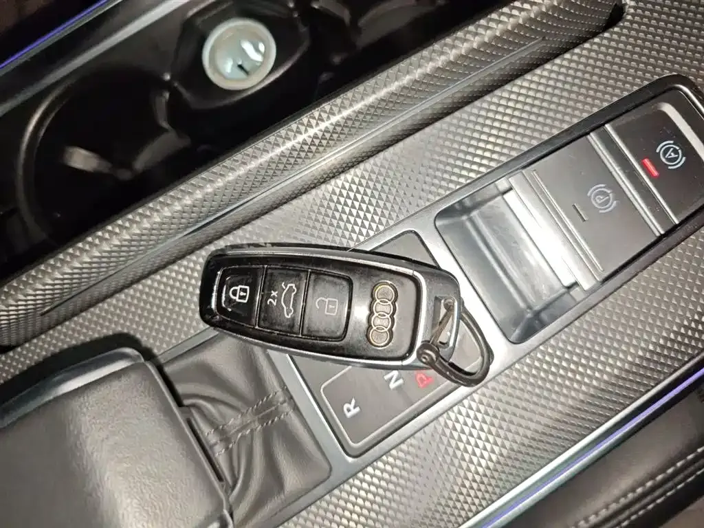 Audi A6L 2023 из CN, фото 8