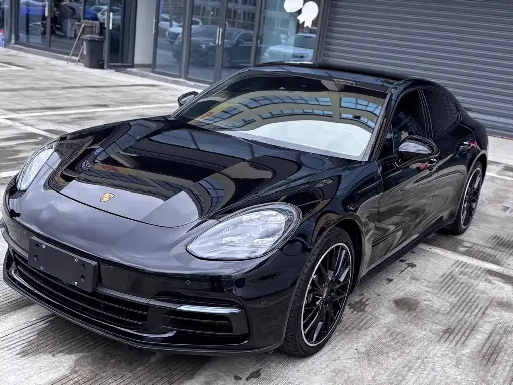 Porsche Panamera — фото 1