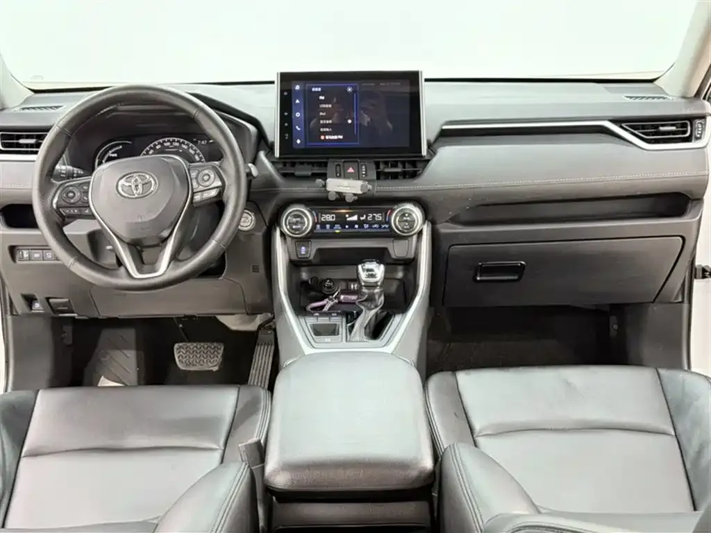 Toyota RAV4 — фото 10