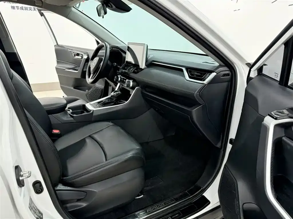 Toyota RAV4 — фото 4