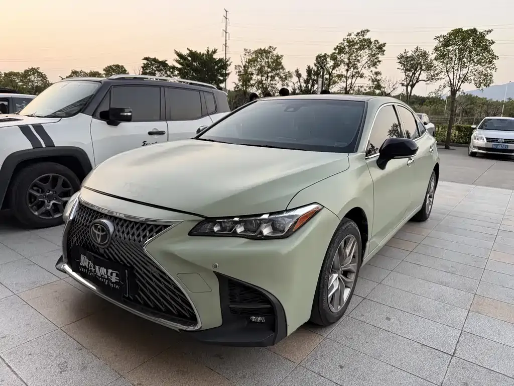 Toyota Avalon — фото 1