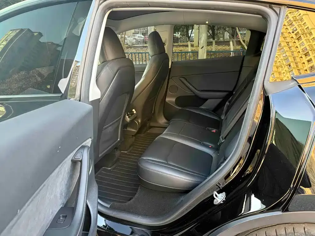 Tesla Model Y 2024 из CN, фото 3