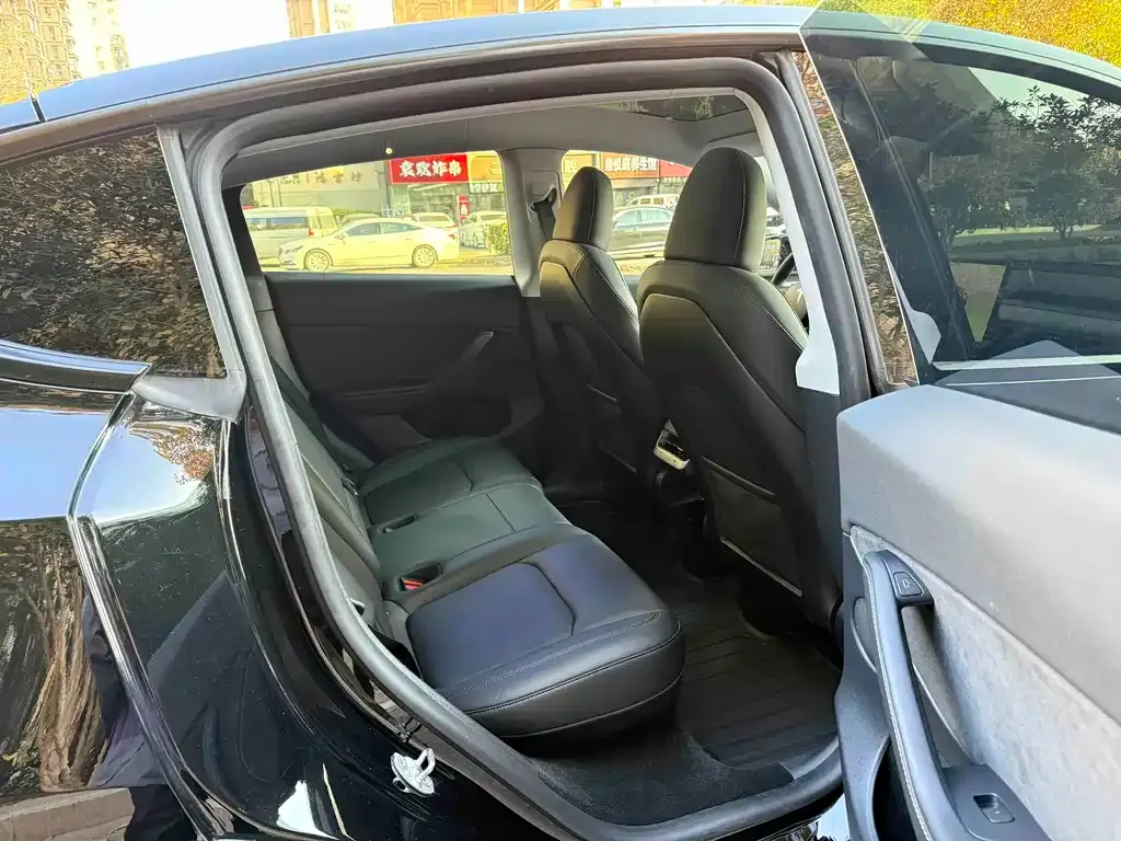 Tesla Model Y 2024 из CN, фото 5