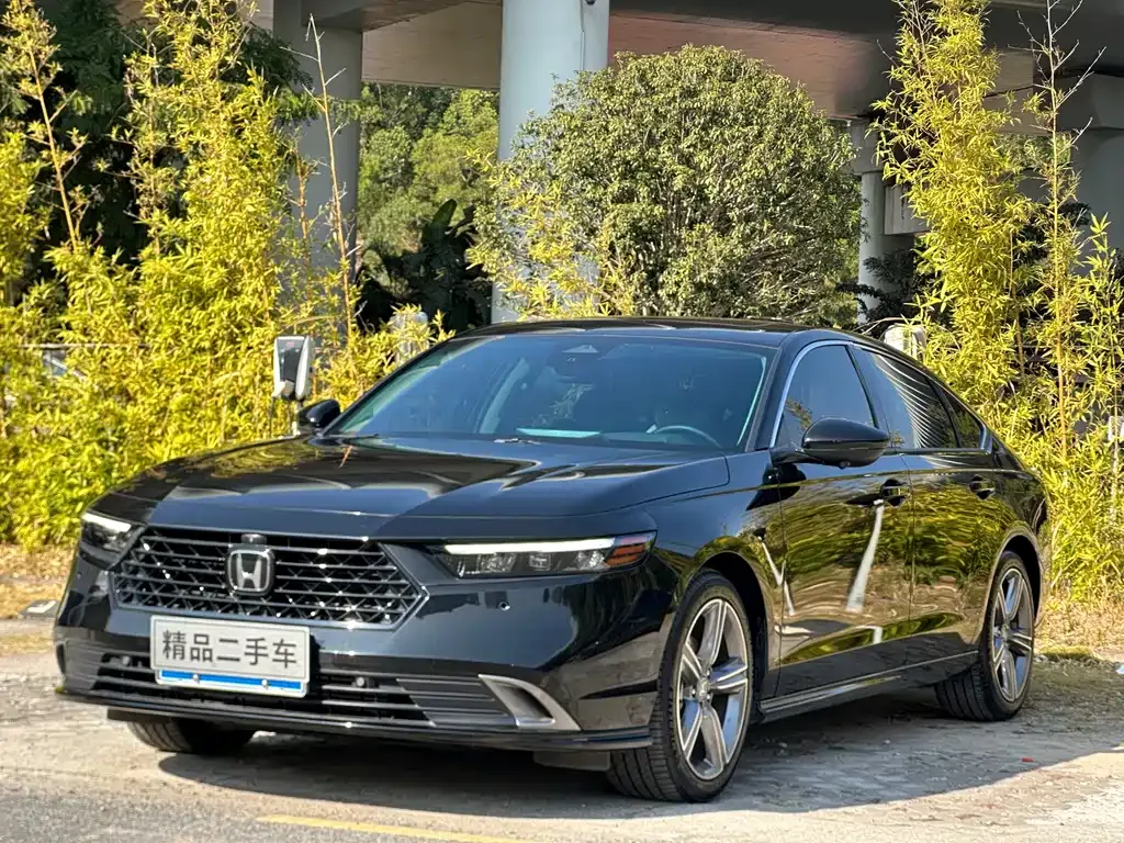 Honda Accord — фото 1