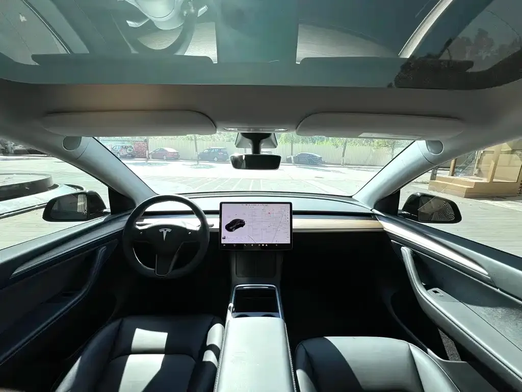 Tesla Model Y — фото 6