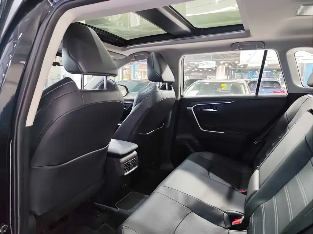 Toyota Wildlander 2023 из CN, фото 6
