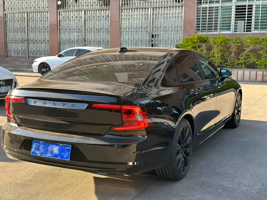 Volvo S90 — фото 10