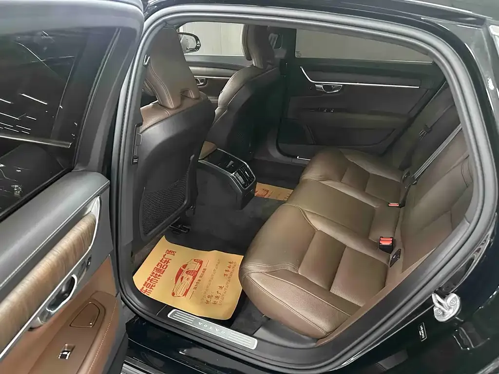 Volvo S90 2023 из CN, фото 3