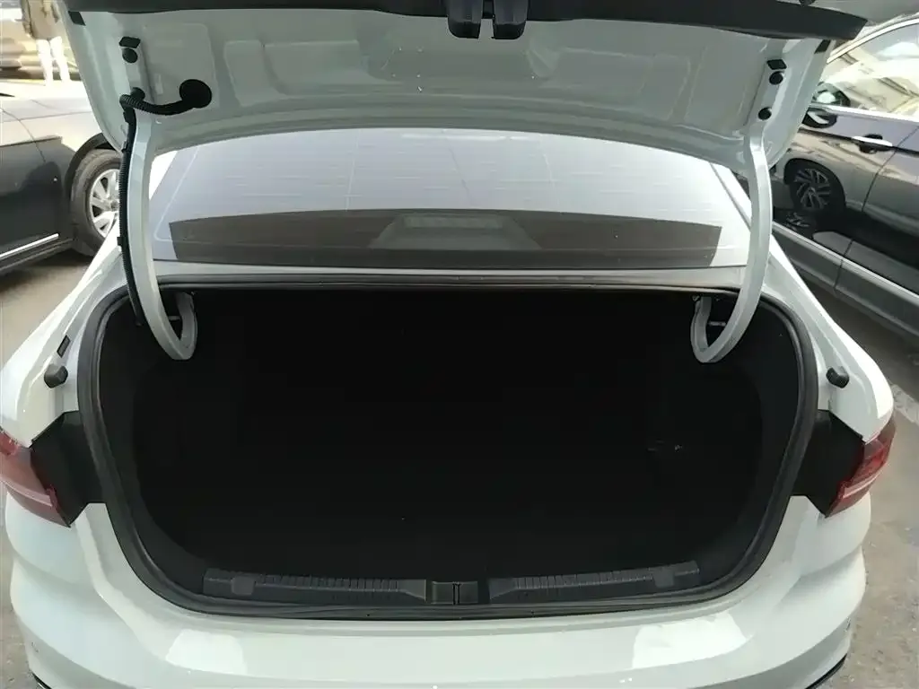 Volkswagen Lavida 2024 из CN, фото 9