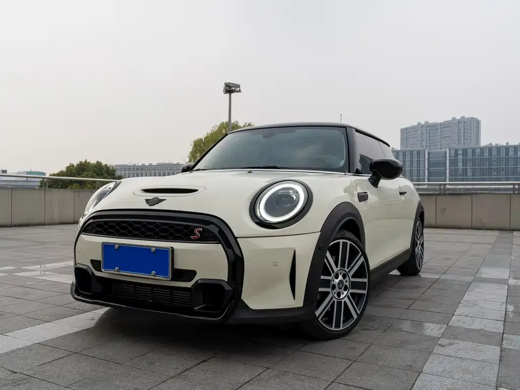MINI Cooper (3-door) 2023 из CN, фото 1