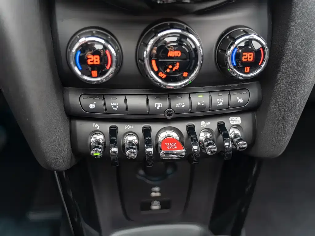 MINI Cooper (3-door) 2023 из CN, фото 9