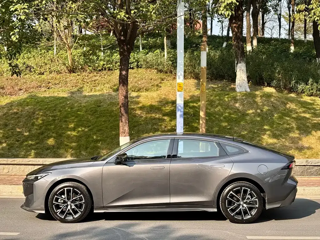 Changan UNI-V iDD — фото 10