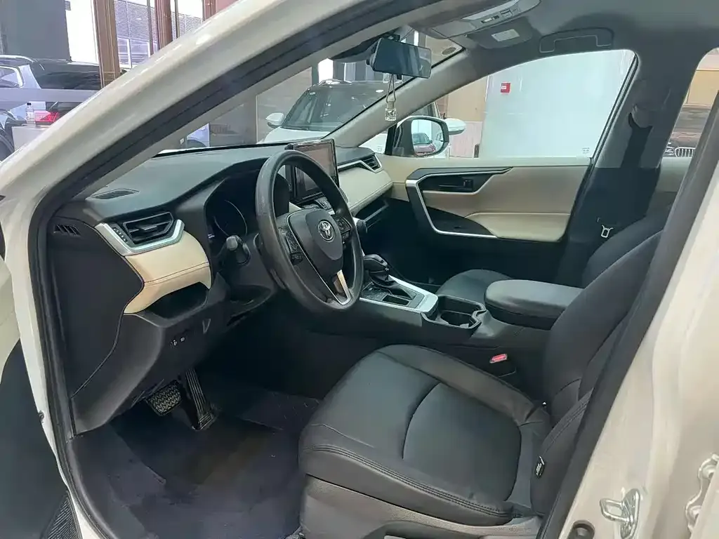 Toyota RAV4 2023 из CN, фото 7