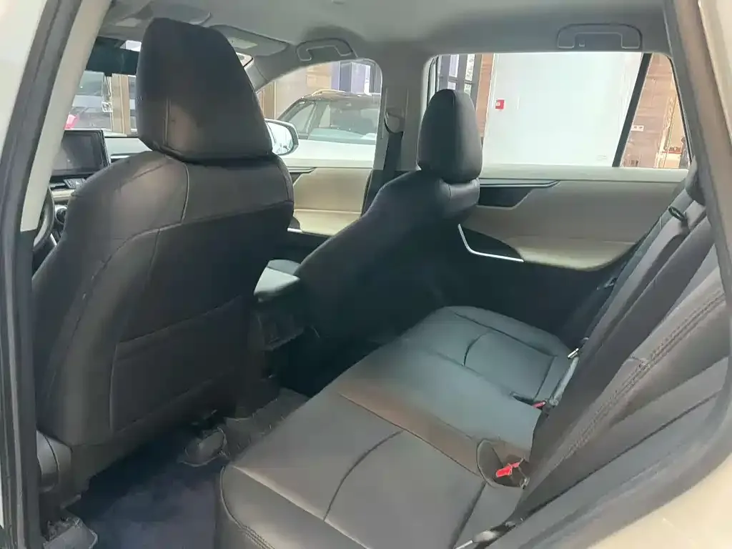 Toyota RAV4 2023 из CN, фото 8