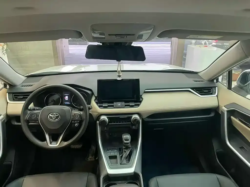 Toyota RAV4 2023 из CN, фото 2