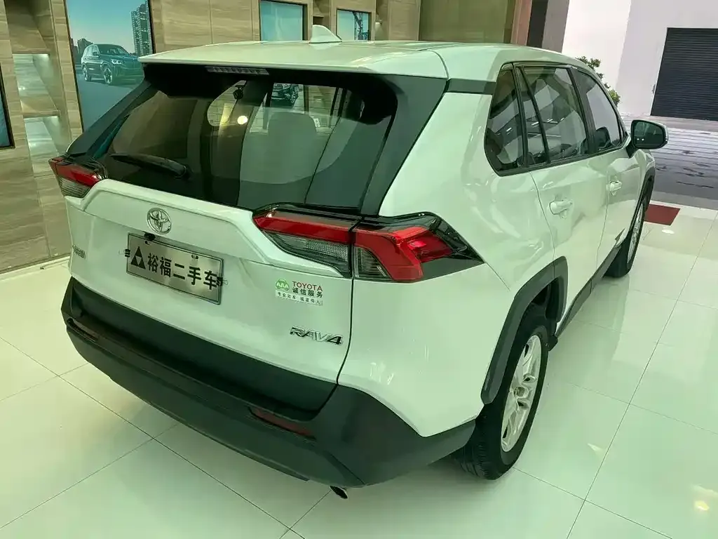 Toyota RAV4 2023 из CN, фото 6