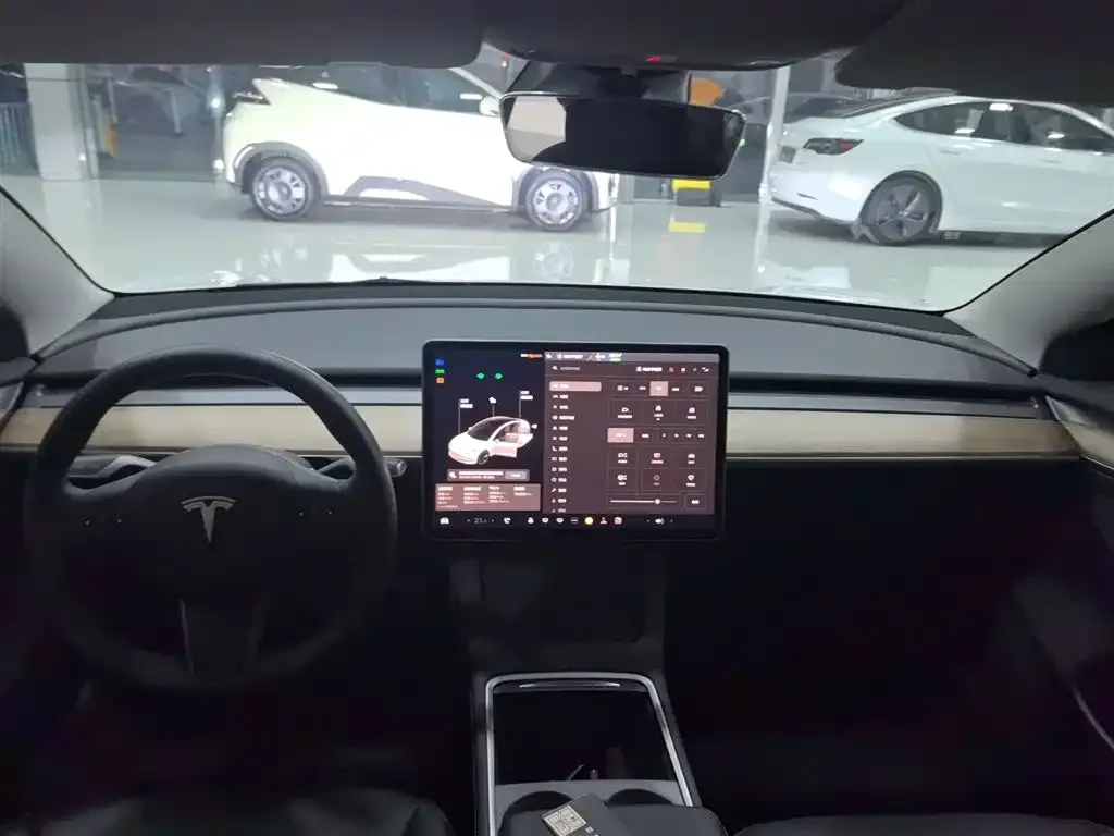 Tesla Model 3 — фото 10