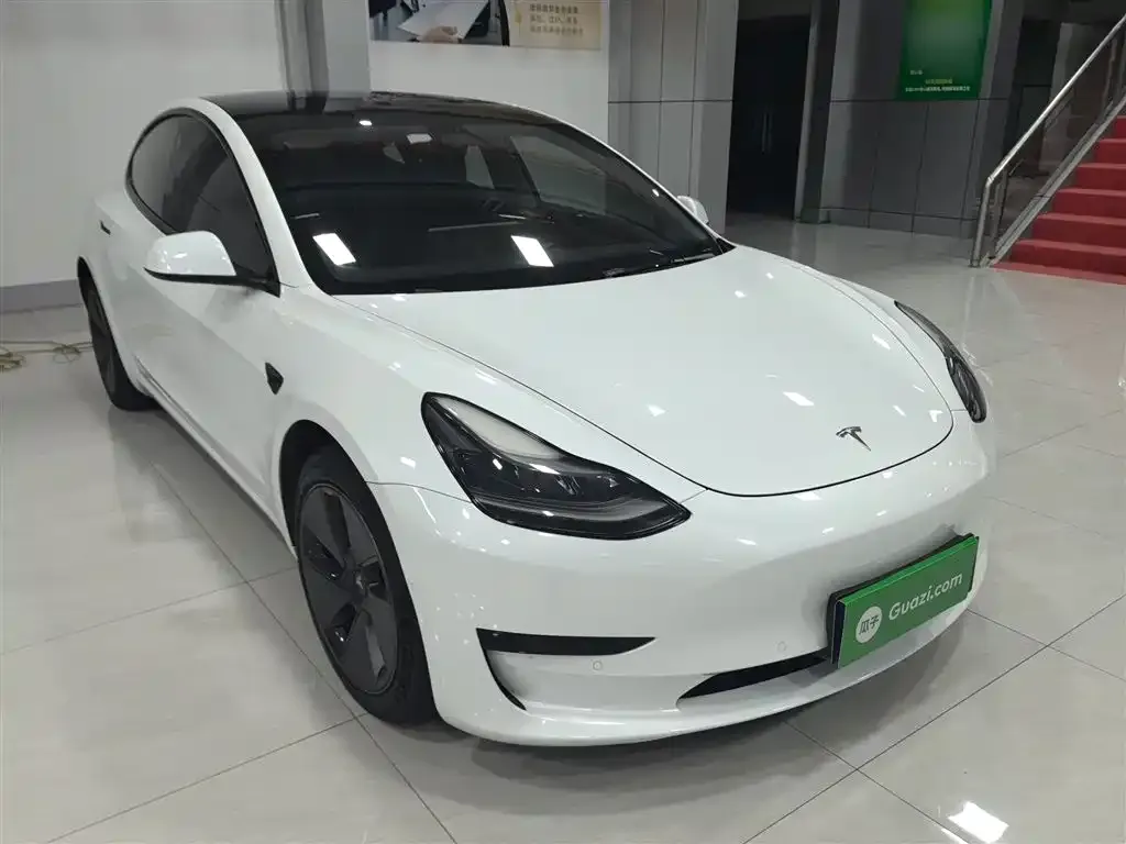 Tesla Model 3 — фото 4