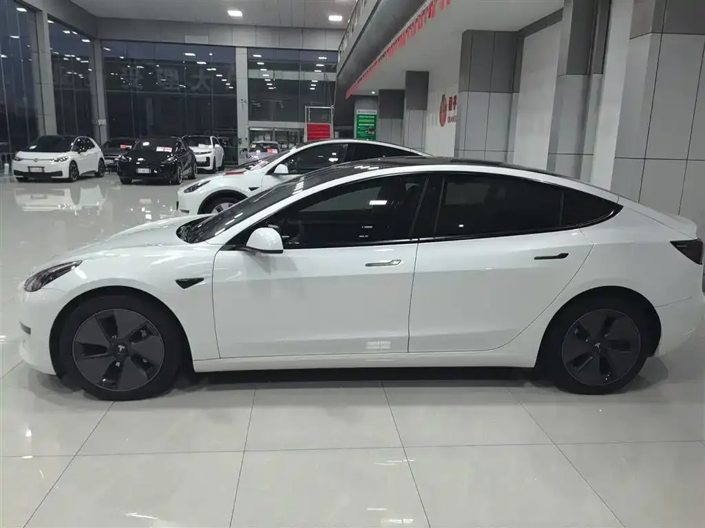 Tesla Model 3 — фото 5