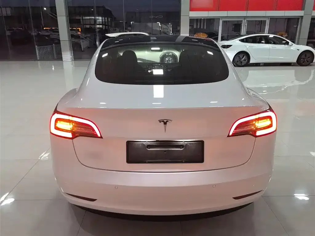 Tesla Model 3 — фото 6