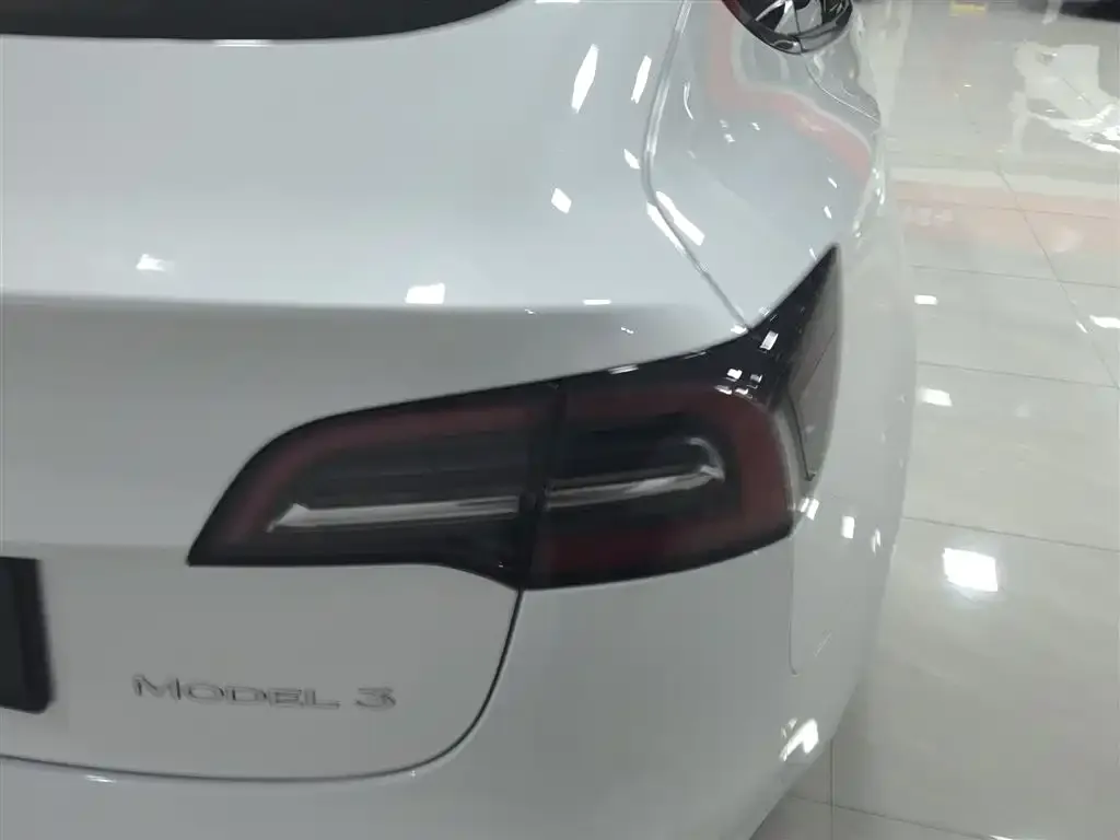 Tesla Model 3 — фото 8