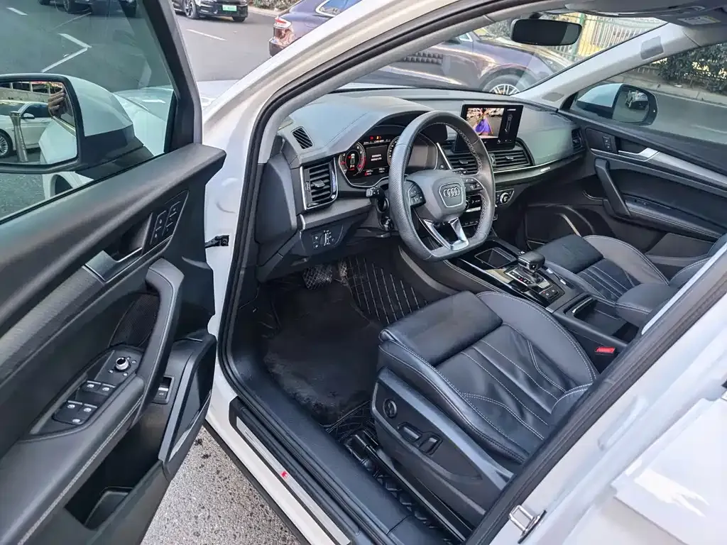 Audi Q5L 2022 из CN, фото 6