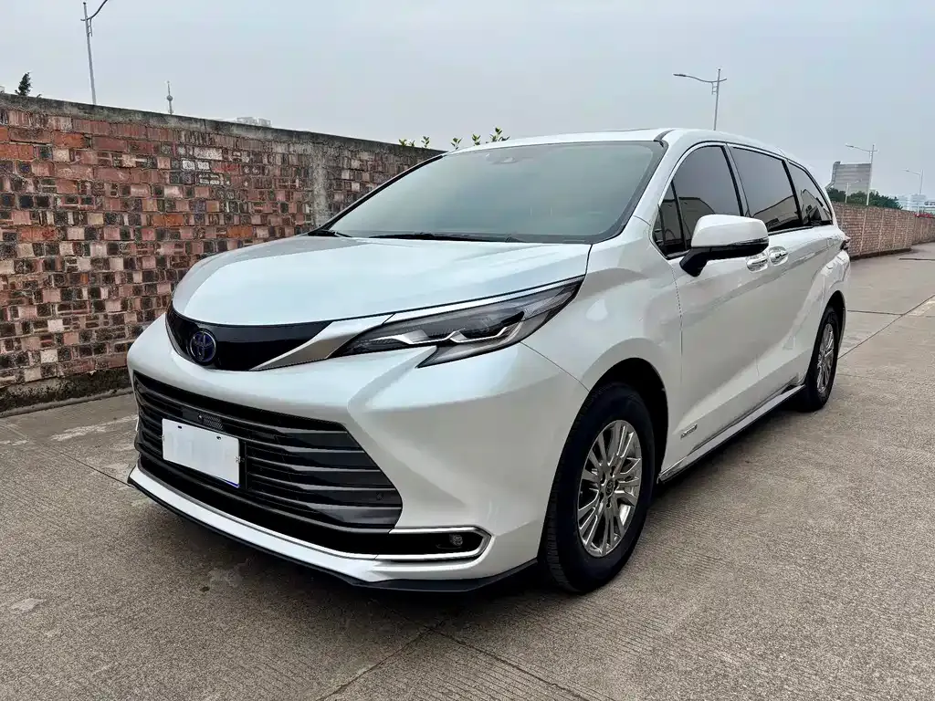 Toyota Sienna 2022 из CN, фото 1